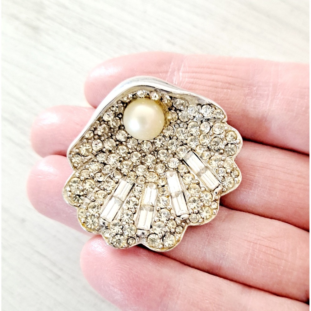 Vintage PELL Rhinestone Brooch Silvertone Clam Shell Design Faux Pearl Signed